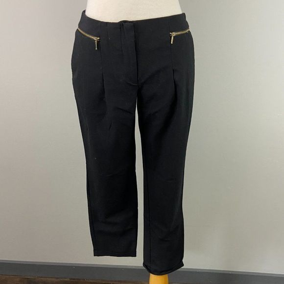 🌿4/$35 🌿FOREVER 21 Black Cropped Pants with Gold Zipper Detail - Picture 2 of 10